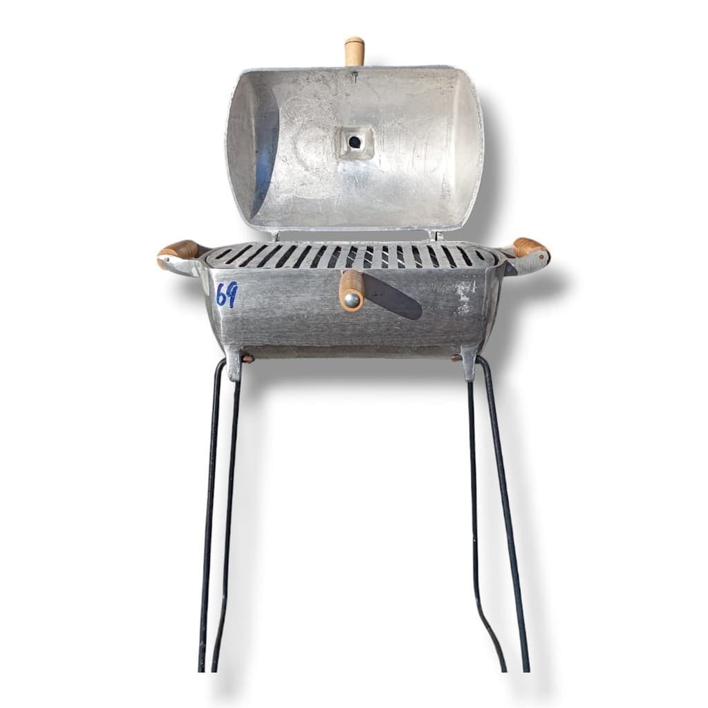 Churrasqueira Pequena a Bafo toda em Alumínio Batido com Pé