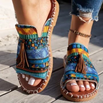 Sandálias Planas Femininas De Tamanho Grande 2025 Verão Novo Estilo Europeu Americano Borla Sapatos De Praia