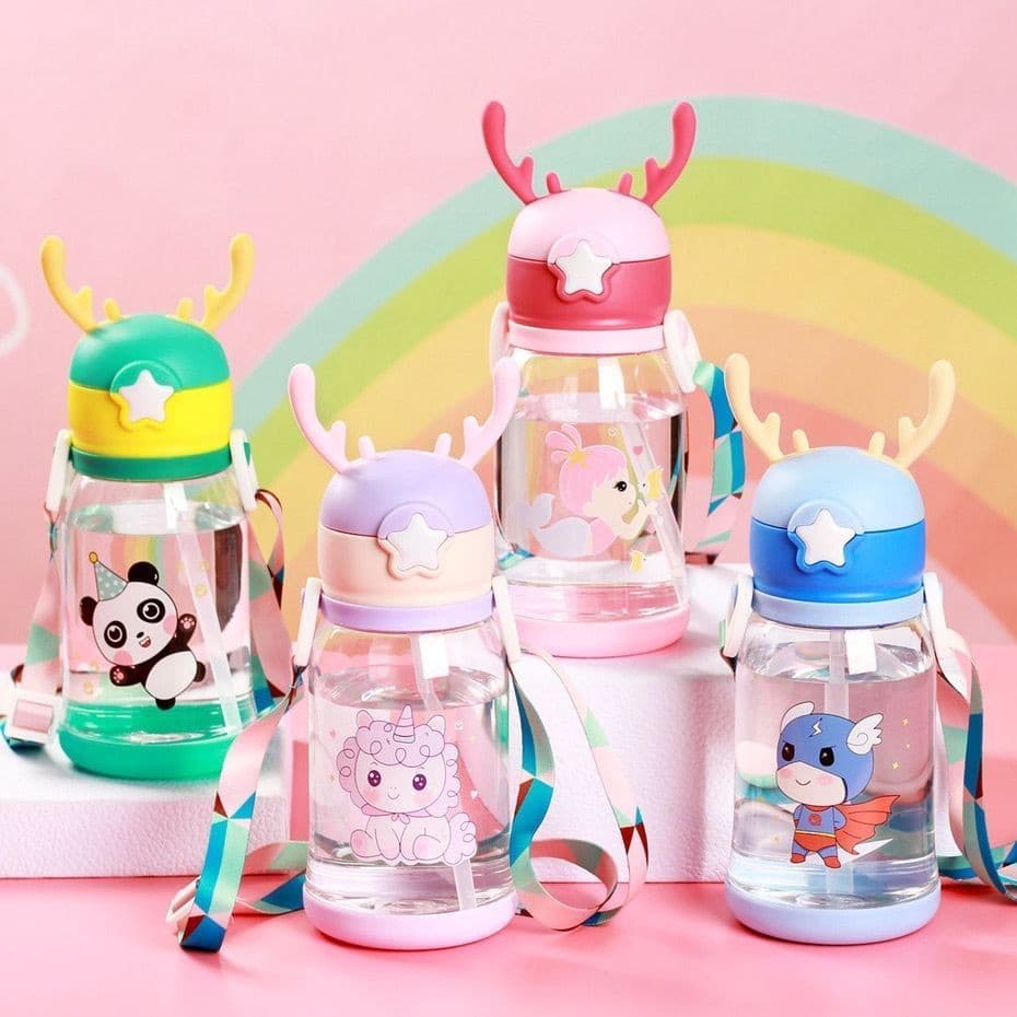 kit 4 Garrafas Infantil Bebe com Tampa e Canudo e Alça 600ML Chifre