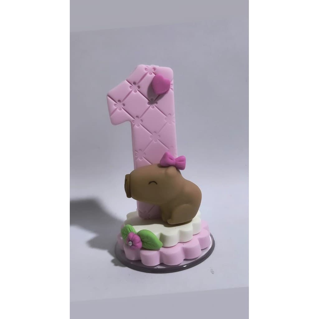 Vela Aniversario Capivara Rosa em biscuit para Comemorações.