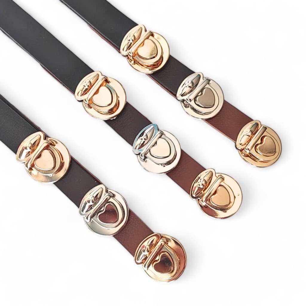 Kit com 9 lapelas fecho coração em couro sintético Montana