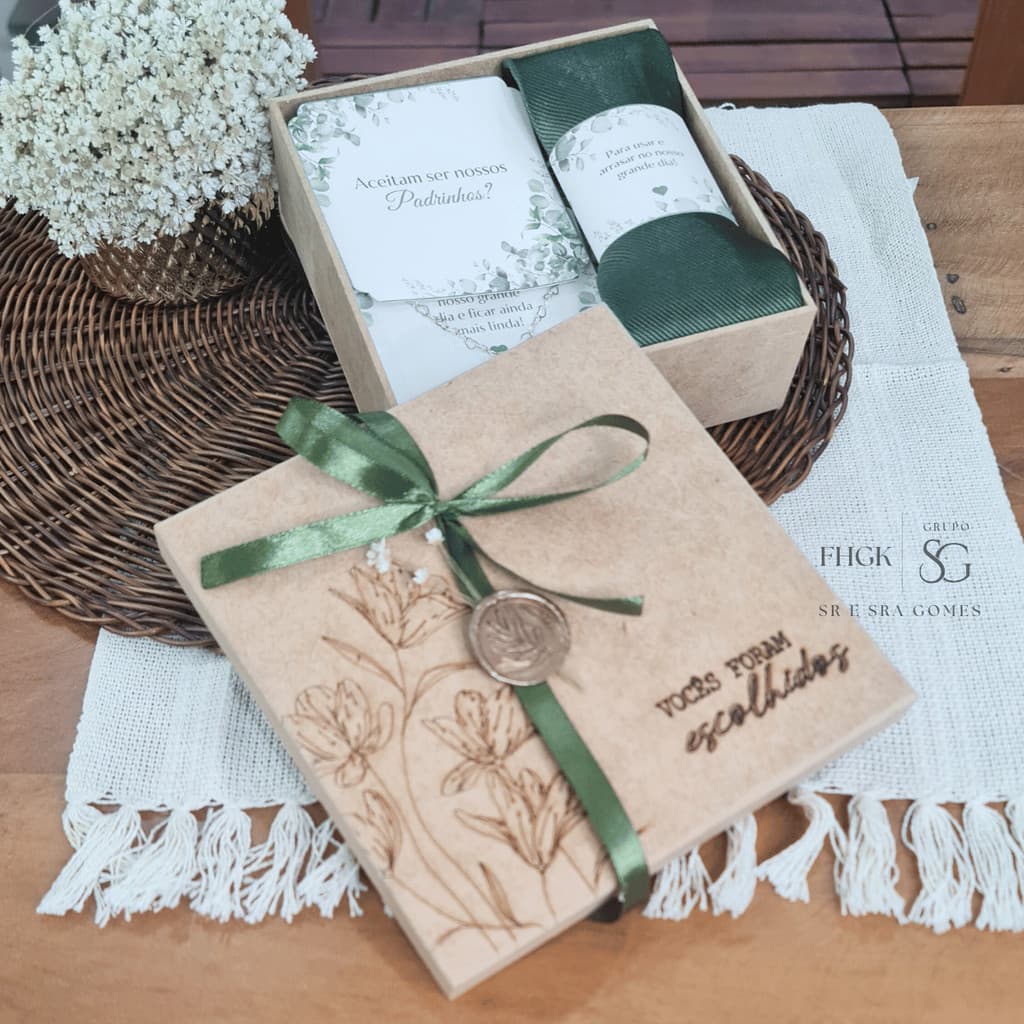 Caixa Convite Casal Para Padrinhos Decorada com Lacre de Cera e Gravata e Pulseira e Tags