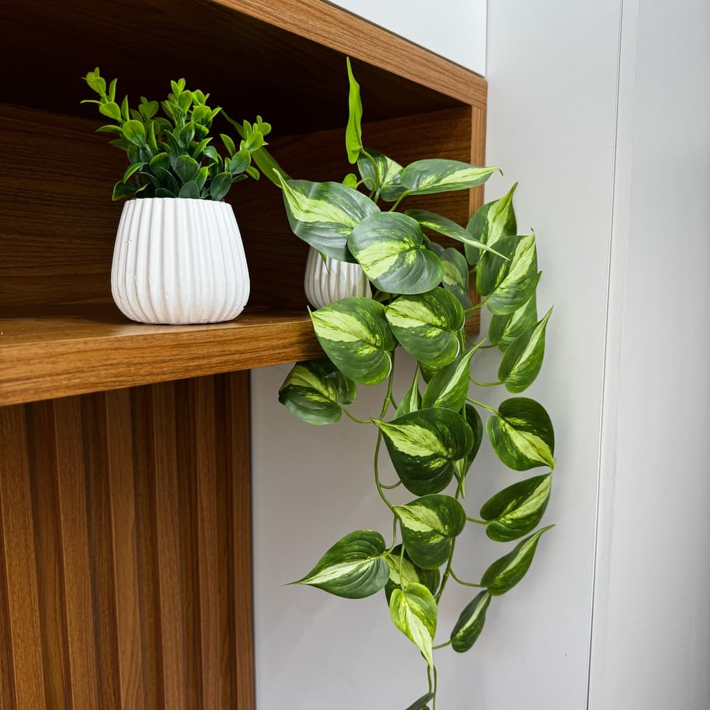 Kit 2 Vasos Decorativos com Plantas Artificiais | Jiboia Pendente Realista 60cm PINTADA + Folhagem Compacta