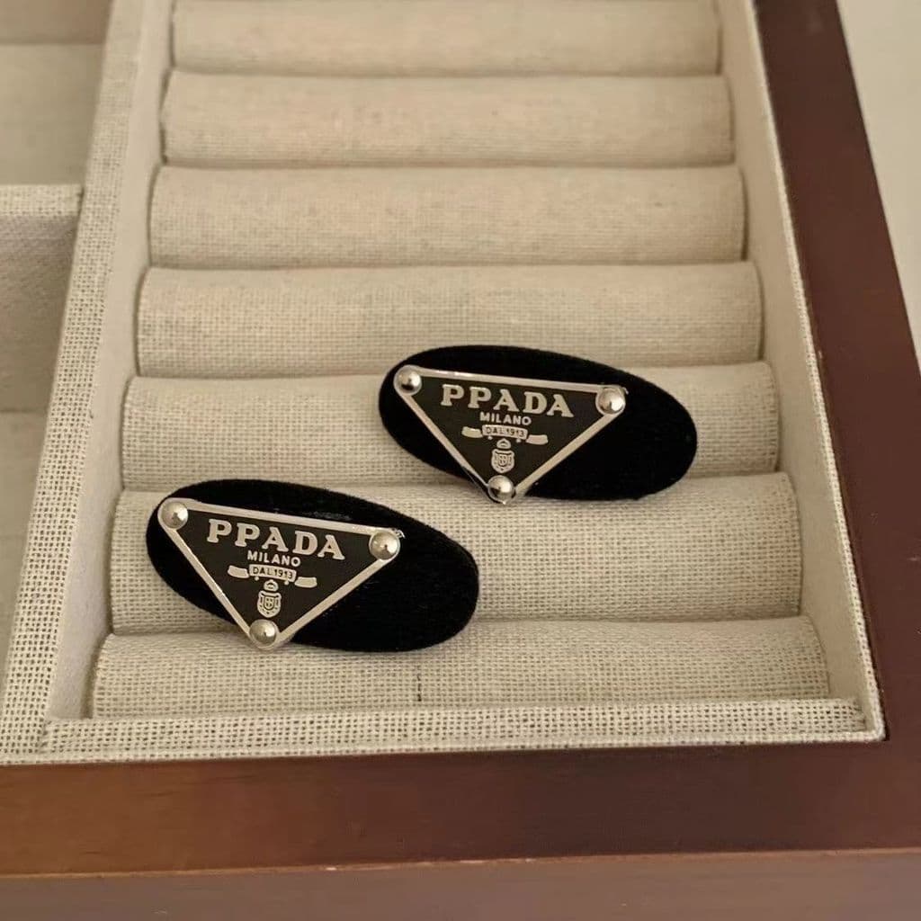 Ins-Estilo Clássico E Simples Moda Feminina Luxuoso designer Veludo Carta Tendência retro Francês Lado-Pressionado Acess