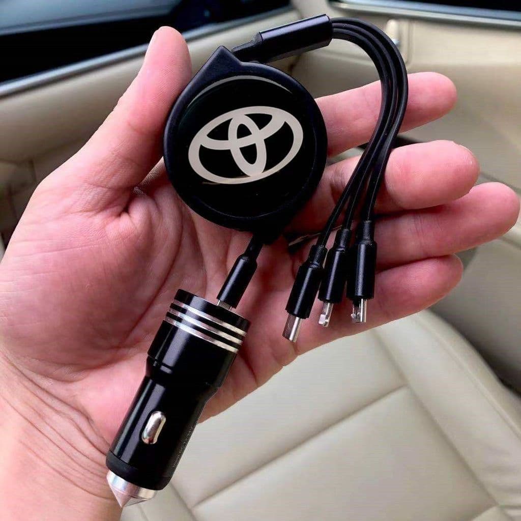 Novo produto pronto estoque Toyota carro carregador de telefone móvel porta USB carga rápida um para três cabo de carreg