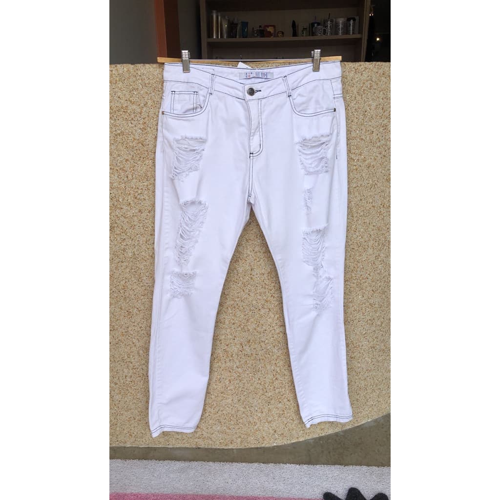 Calça masculina brim branca rasgada costura preta zinco (P - 38/40)