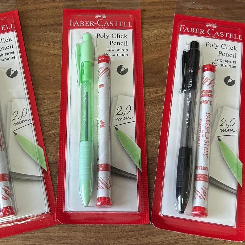 Lapiseira 2.0mm Faber Castell Poly Click com 06 grafite e apontador na ponta voltas as aulas