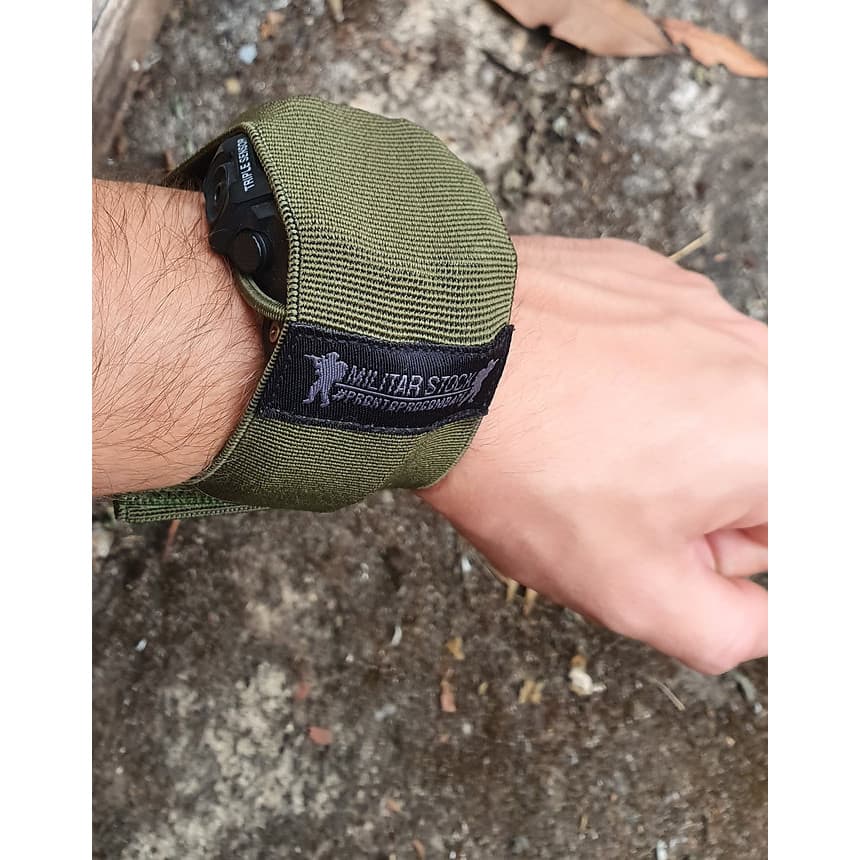 Protetor para relógio com elástico militar stock