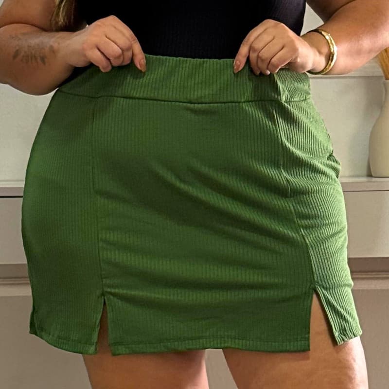 Short Saia Plus Size Social Malha Canelada Elastano 2 Fendas Short por Baixo Saia na Frente e Atrás