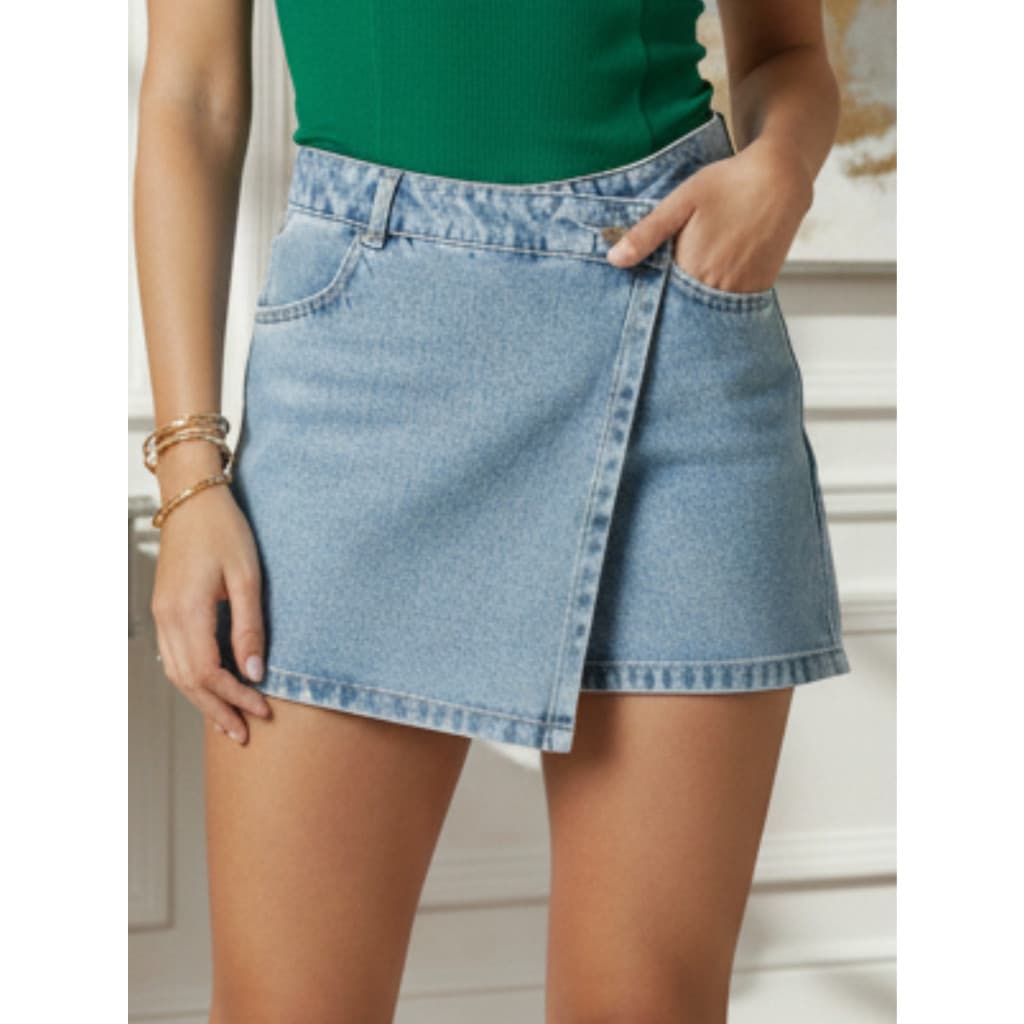 Short Saia Jeans Feminino Marmorizado Sem Lycra Cintura Alta com Bolsos Soltinho Confortável