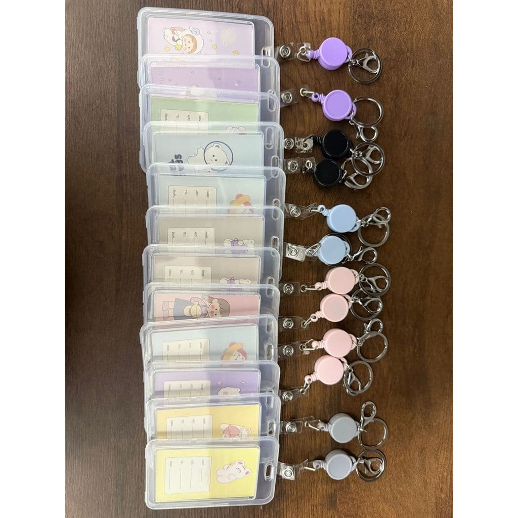 Porta Cartão Crachá Transparente Com Cordão E Suporte Retrátil Em Plástico