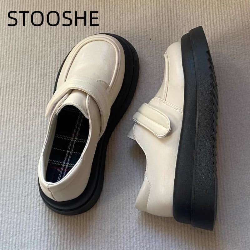 Sapatos pretos brancos de sola grossa pequenos sapatos de couro feminino faculdade britânica aumentou cabeça grande jk p