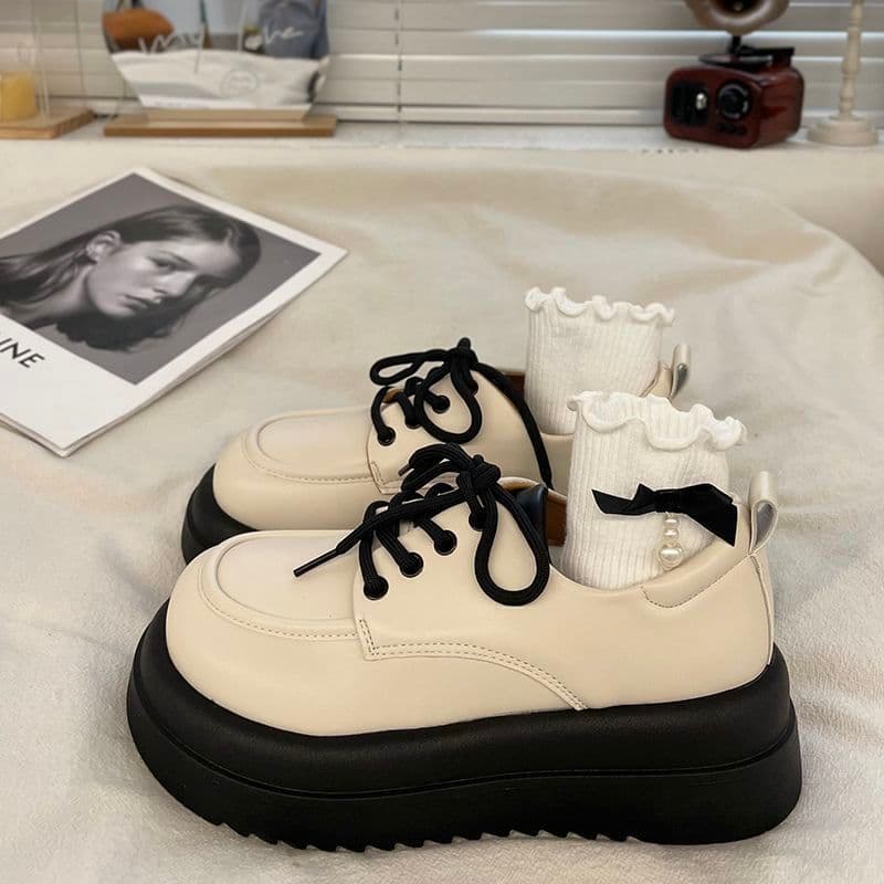 Plataforma de sola grossa pequenos sapatos de couro feminino branco estilo britânico dedo do pé redondo rendas All-Match