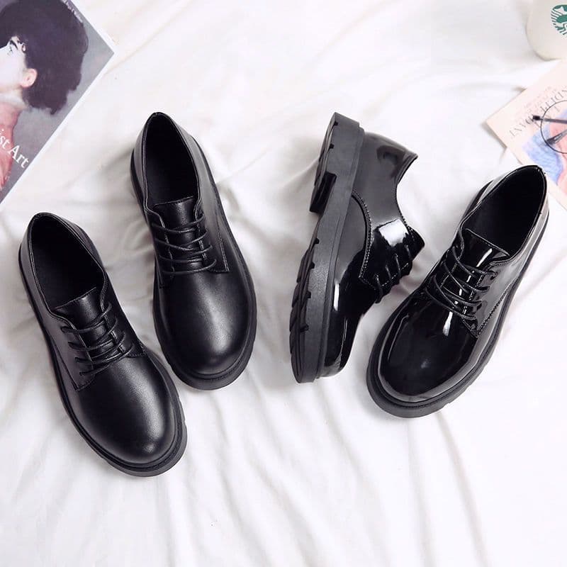 Estilo britânico Preppy Harajuku estudante versão coreana sapatos de sola grossa All-Match baixo-topo rendas plana dedo 