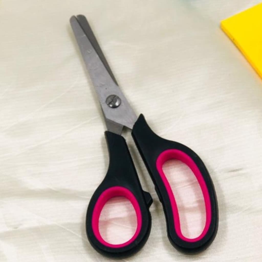 Tesoura Escolar Soft Premium Composto por caobo em polipropileno e resina - Léo & Léo