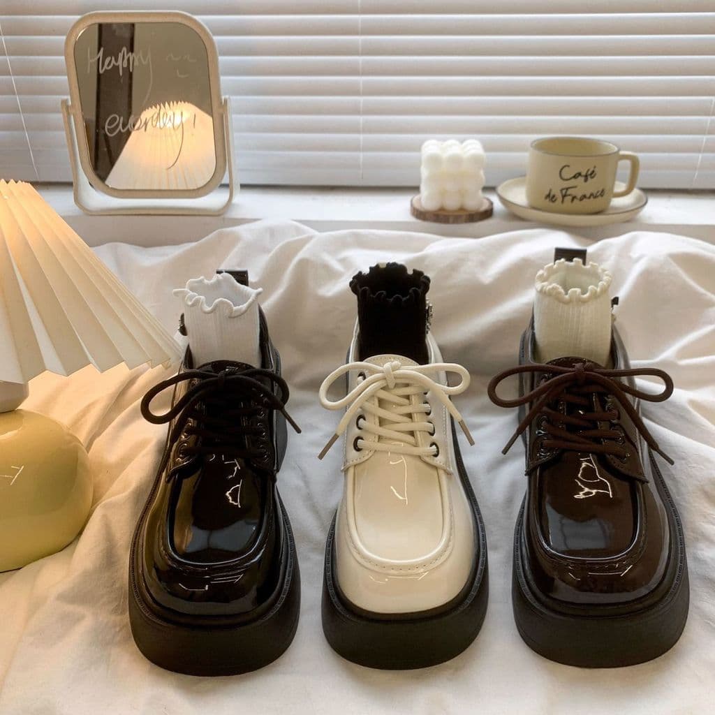 Plataforma de sola grossa pequenos sapatos de couro feminino moda britânica All-Match aumentado rendas Retro dedo do pé 