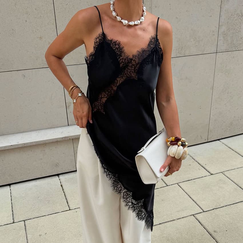 2025 novo estilo simulação seda renda fenda vestido interno Design sentir temperamento cetim estilingue vestido