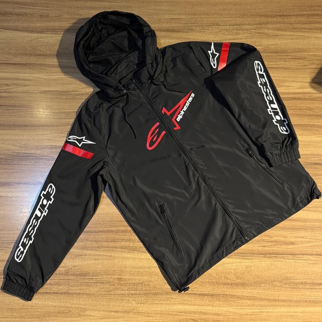 Corta Vento Masculina Importada Preto e Vermelho Motoqueiro Estilo Racing Forrada Com Capuz