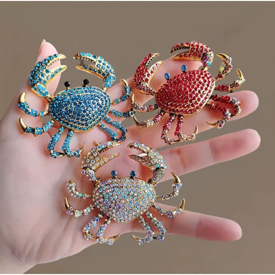 Broche Caranguejo com Cristais Reluzentes  Acessório Moderno para Looks Fashion - Presente Feminino para Aniversário
