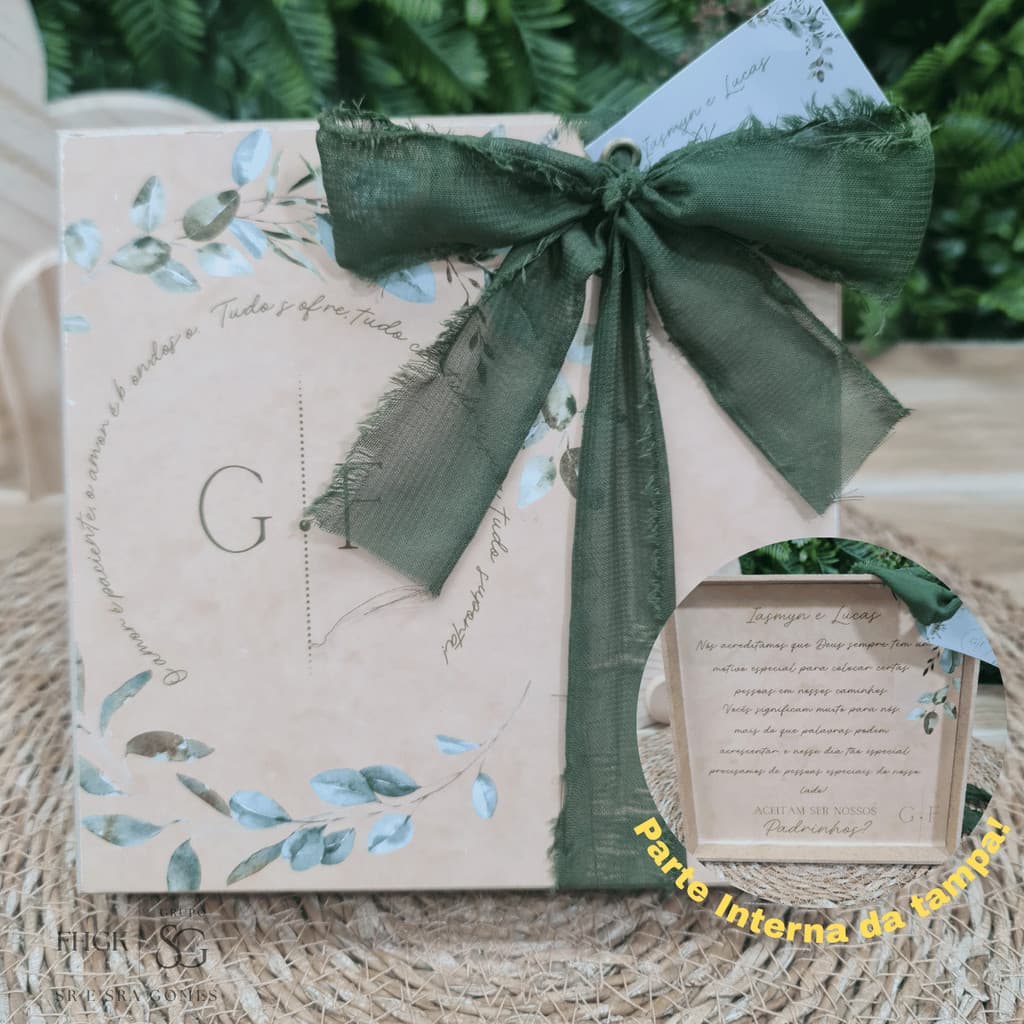 Caixa Personalizada com Fita de Chifon e Tag e Personalização na Parte Interna e Externa