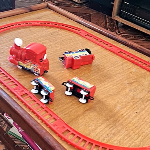 TB Brinquedos trem menino e menina Trenzinho infantil com luz e som  Locomotiva com 3 vagões