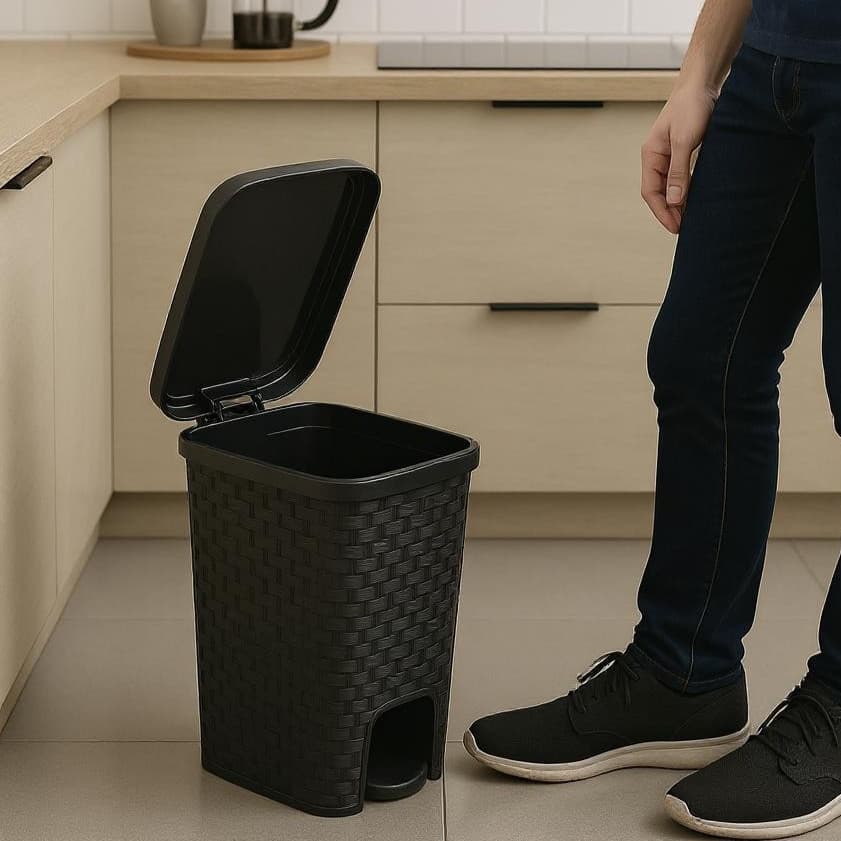 Lixeira Cesto Preta De 7 Litros Tampa Com Pedal Rattan Escritorio Quarto Banheiro Cozinha