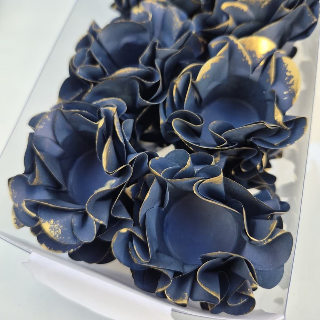 40 Forminhas Flor Azul Marinho Borda Ouro p/ Doces Finos Docinhos Brigadeiros