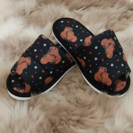 Pantufa Capivara Adulto e Infantil /  Chinelo de Quarto