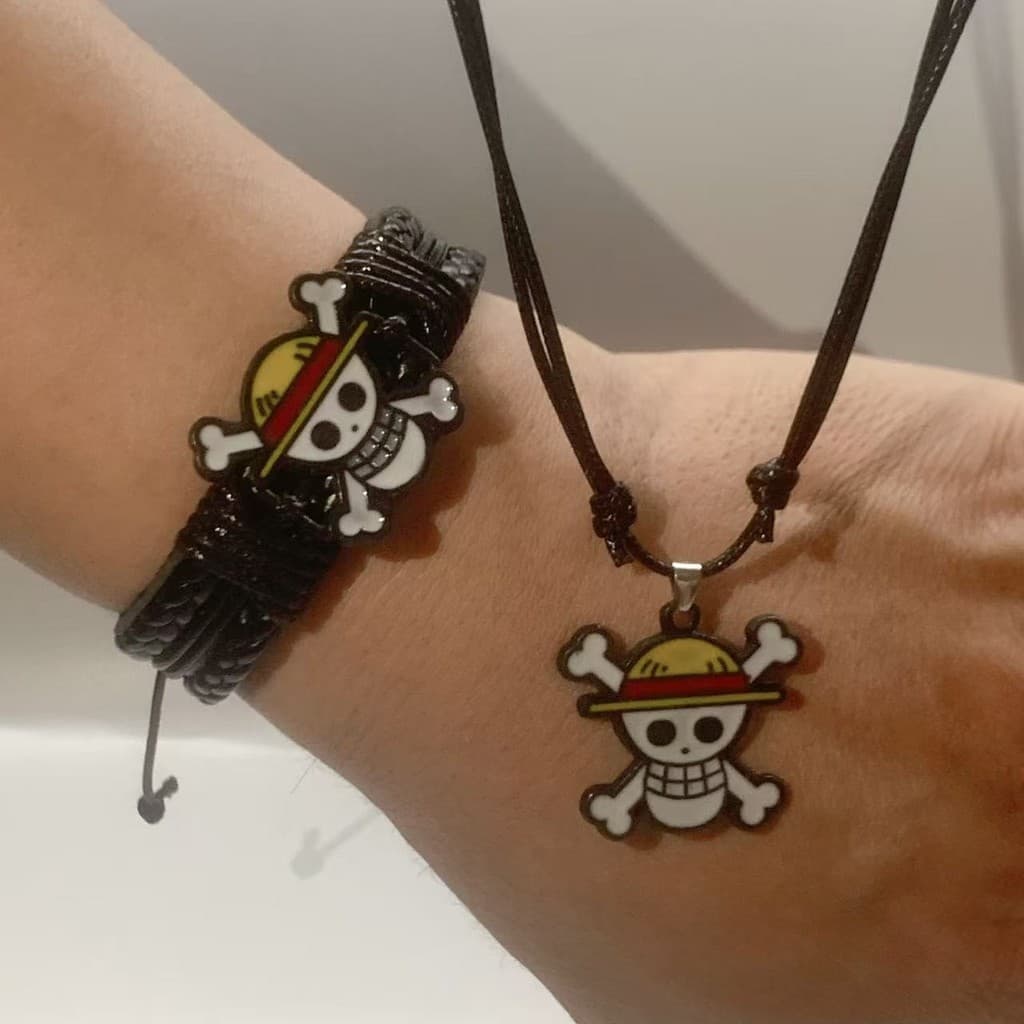 Kit 1 Unidade Colar + Pulseira de Couro Ajustavel One Piece Caveira Bandeira do Navio do Luffy Bando Chapeu de Palha