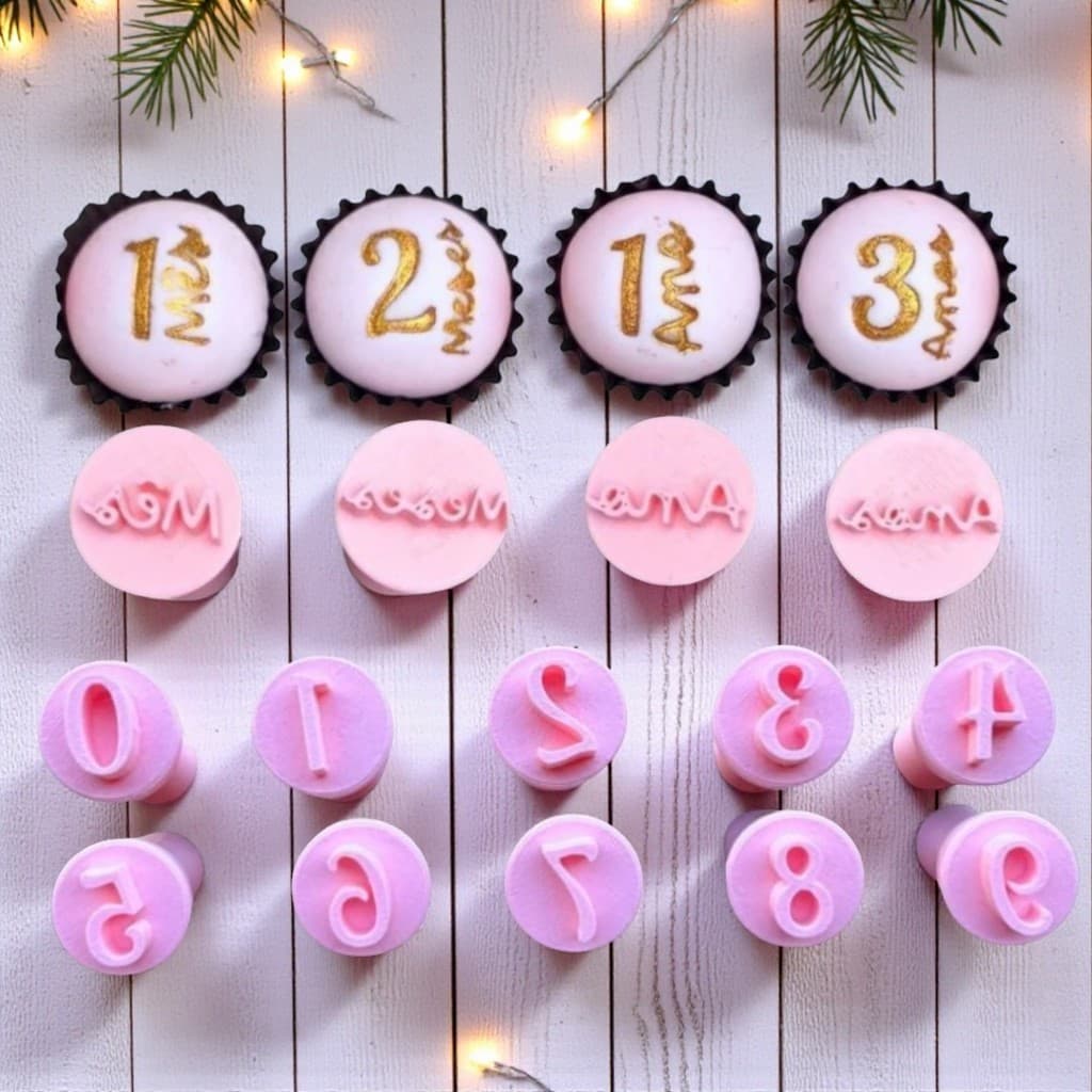 Kit Carimbos Números, Anos e Meses Brigadeiro, Doce, Massa - 16 peças