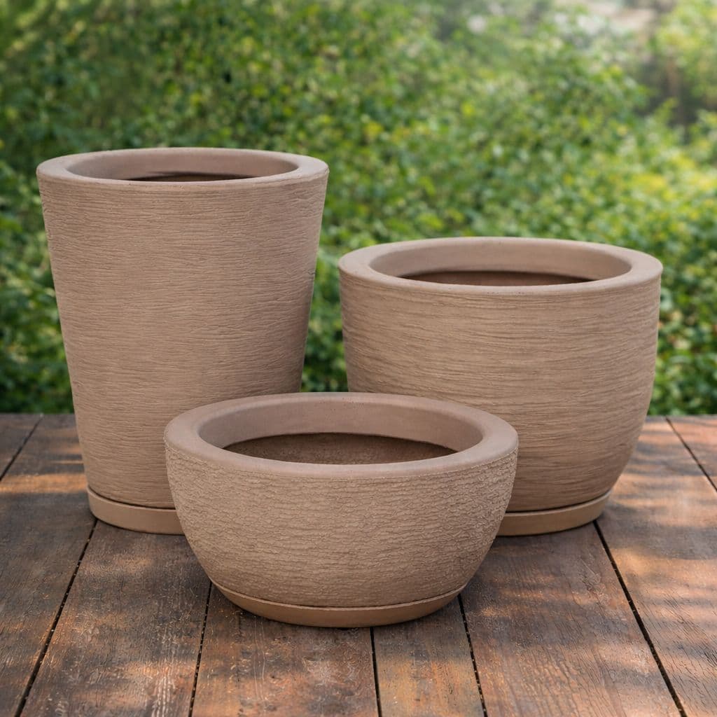 Kit Com 3 Vasos Decorativo de Planta Escovado Polietileno Com Prato Cone + Bojo + Bacia