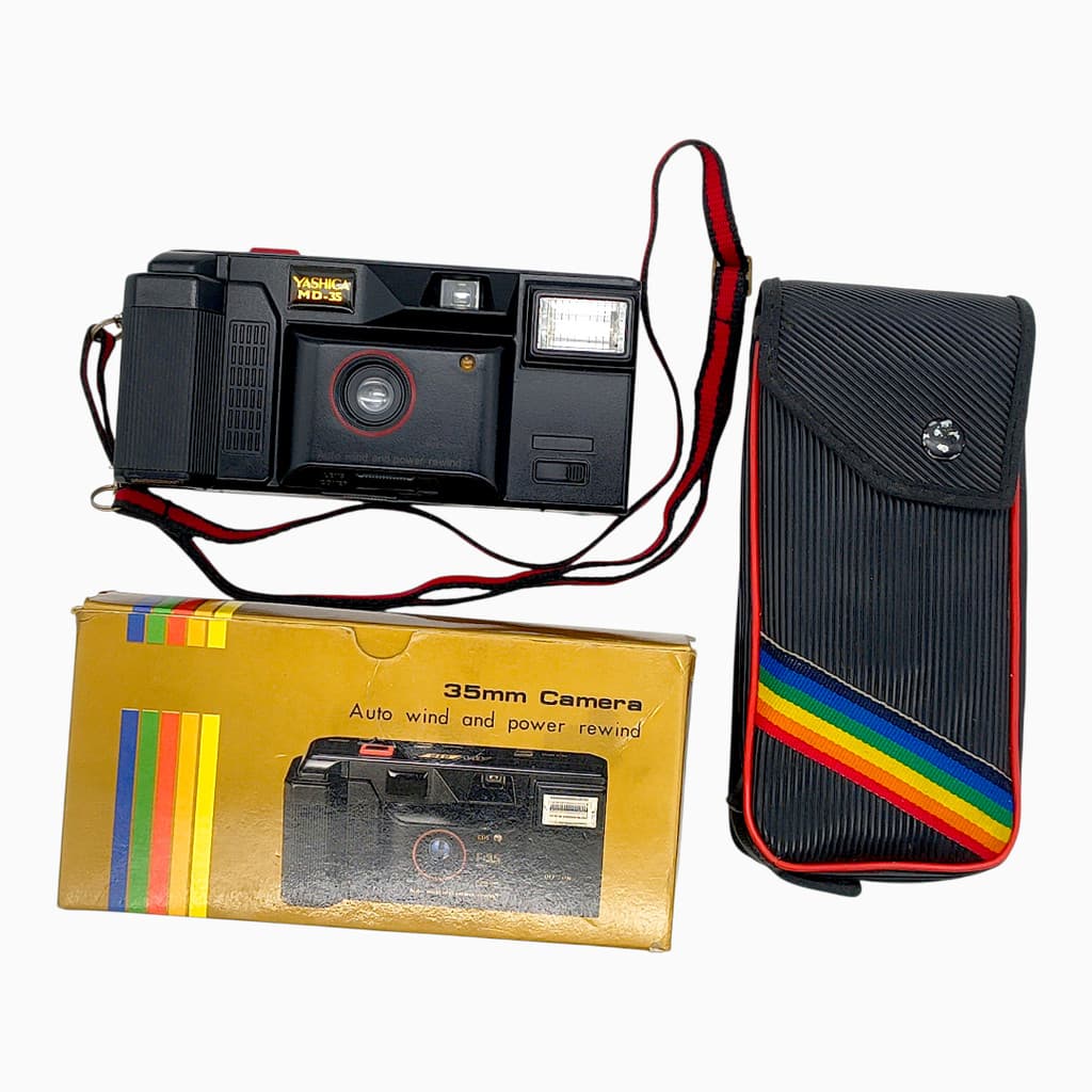 Câmera Analógica Yashica AW-818 c/ Caixa e Case (Vintage)