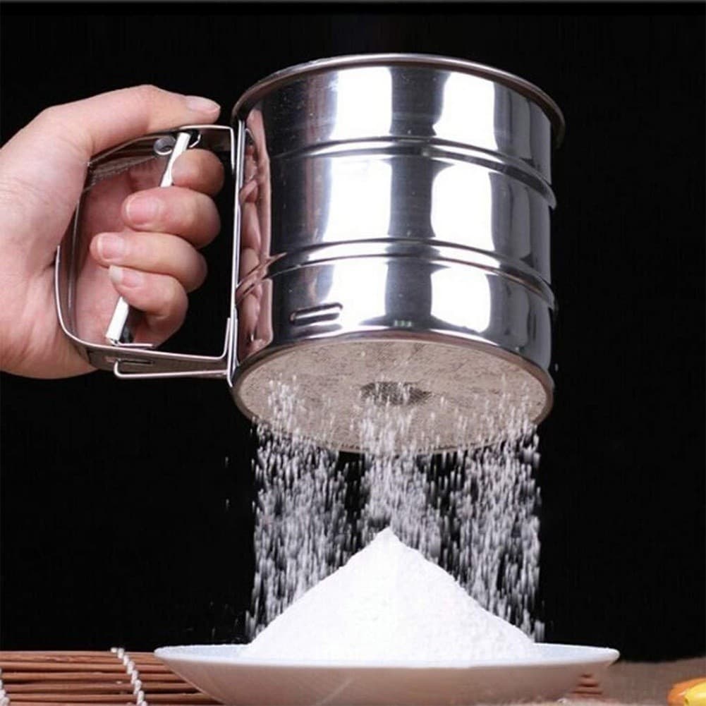 Polvilhador Peneira Caneca com Gatilho Manual Aço Inox Açucar Farinha Tapioca Cozinha Multiuso Y888