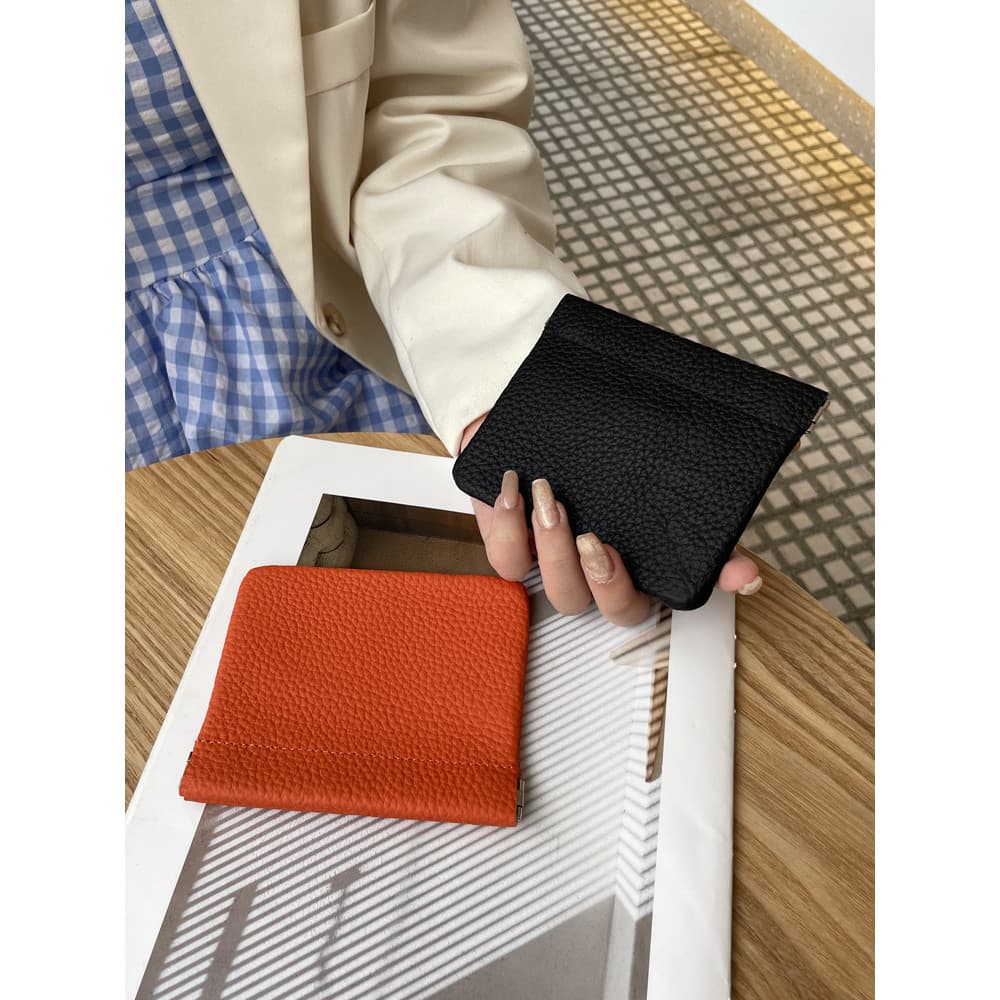 Bolsa de Moedas Feminina Modelo Novo 2025 Padrão Lichia Luxo Leve Versátil Multifuncional Ultra-fina para Moedas e Batom