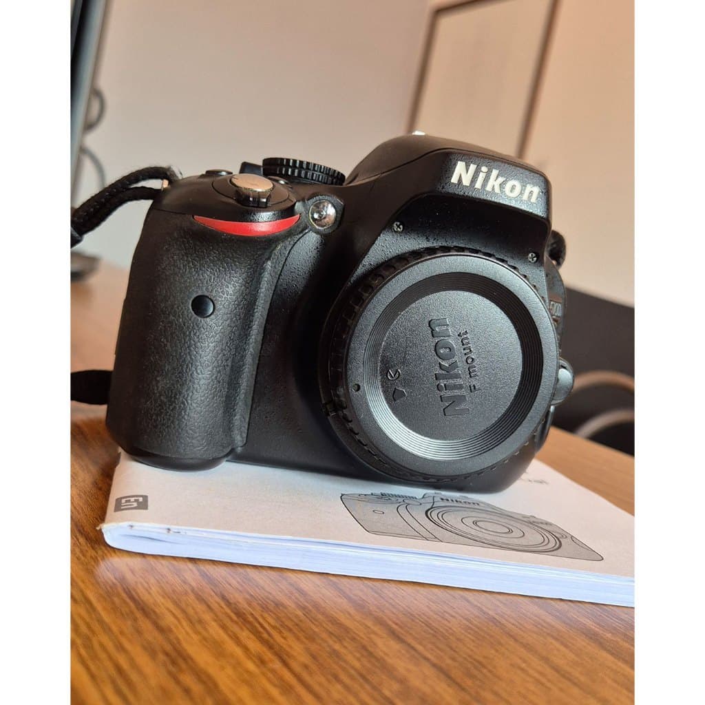 Câmera Nikon D5100 DSLR– Apenas Corpo – Ótimo Estado + Carregador Original Nikon