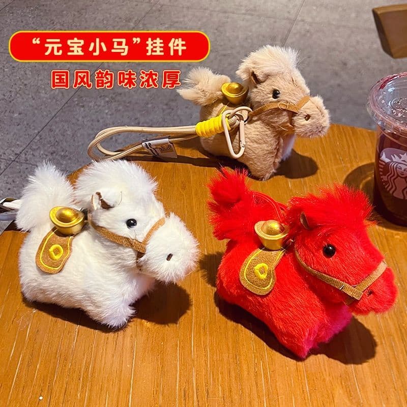 Ano do cavalo mascote lingote de pelúcia pônei chaveiro saco pingente presentes de ano novo20260328