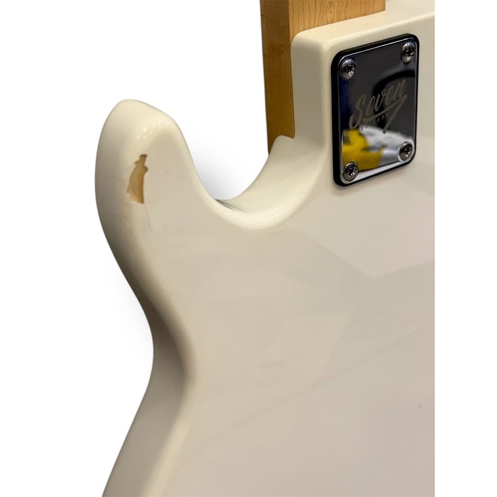 Guitarra e Contrabaixo Seven COM  ( AVARIA )