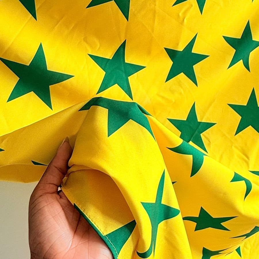 Lenço Amarelo com Estrelas Verdes  -  Atelie da Folia