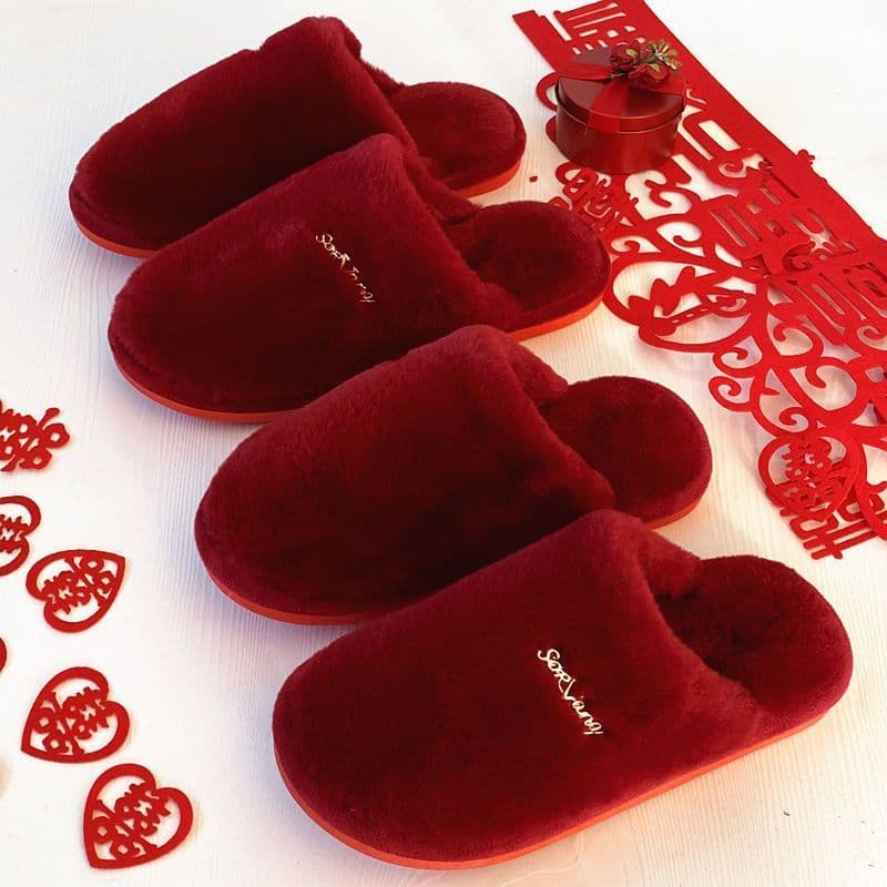 Par de pantufas de casamento vermelhas e macias para uso interno, para o ano do zodíaco, um presente de casamento.