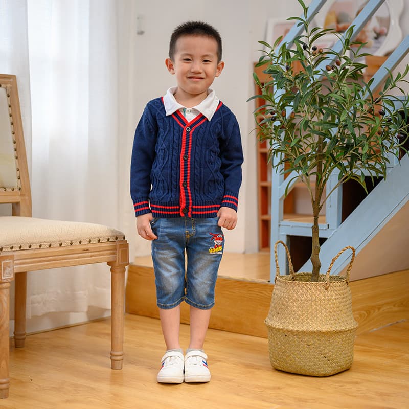 Vendas diretas da fábrica camisola de malha Cardigan outono inverno exterior usar com decote em V engrossado meninos jaq