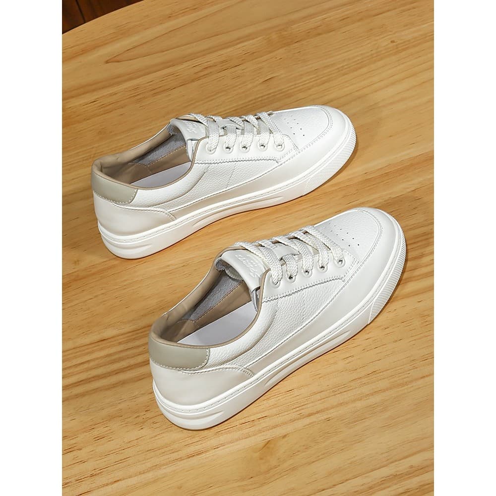 Sapatos brancos de couro genuíno femininos mostrando pés pequenos 2026 novo estilo de venda quente respirável versão cor