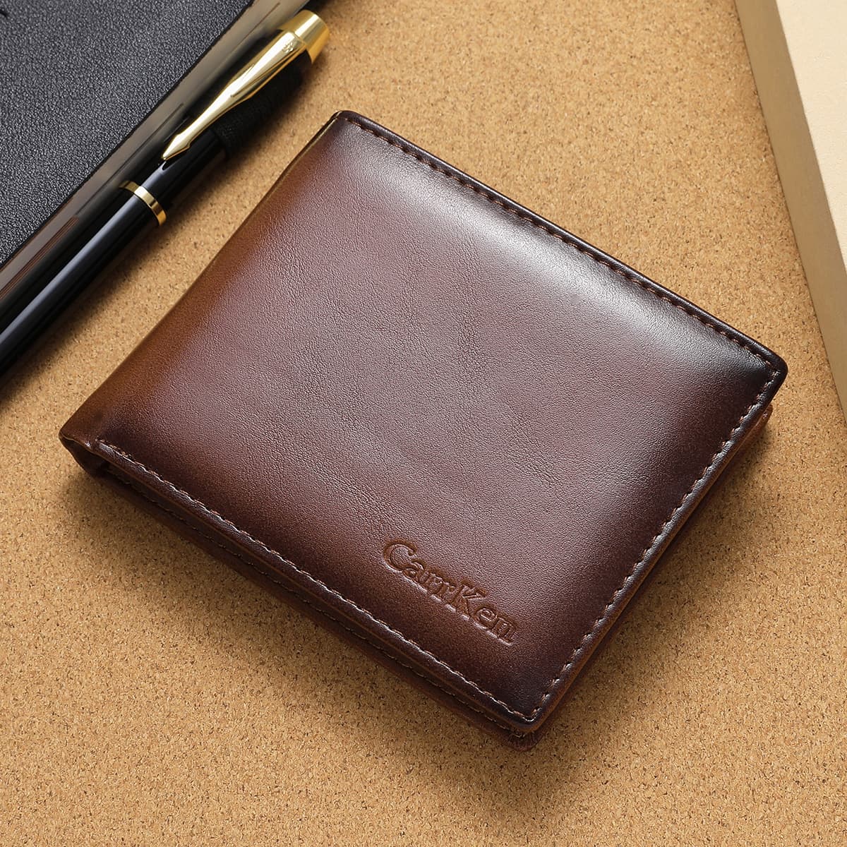 Carteira Masculina De Couro CarrKen Curta Premium Com Letras Em Relevo – Cor Sólida Minimalista Bifold Porta Cartão De C